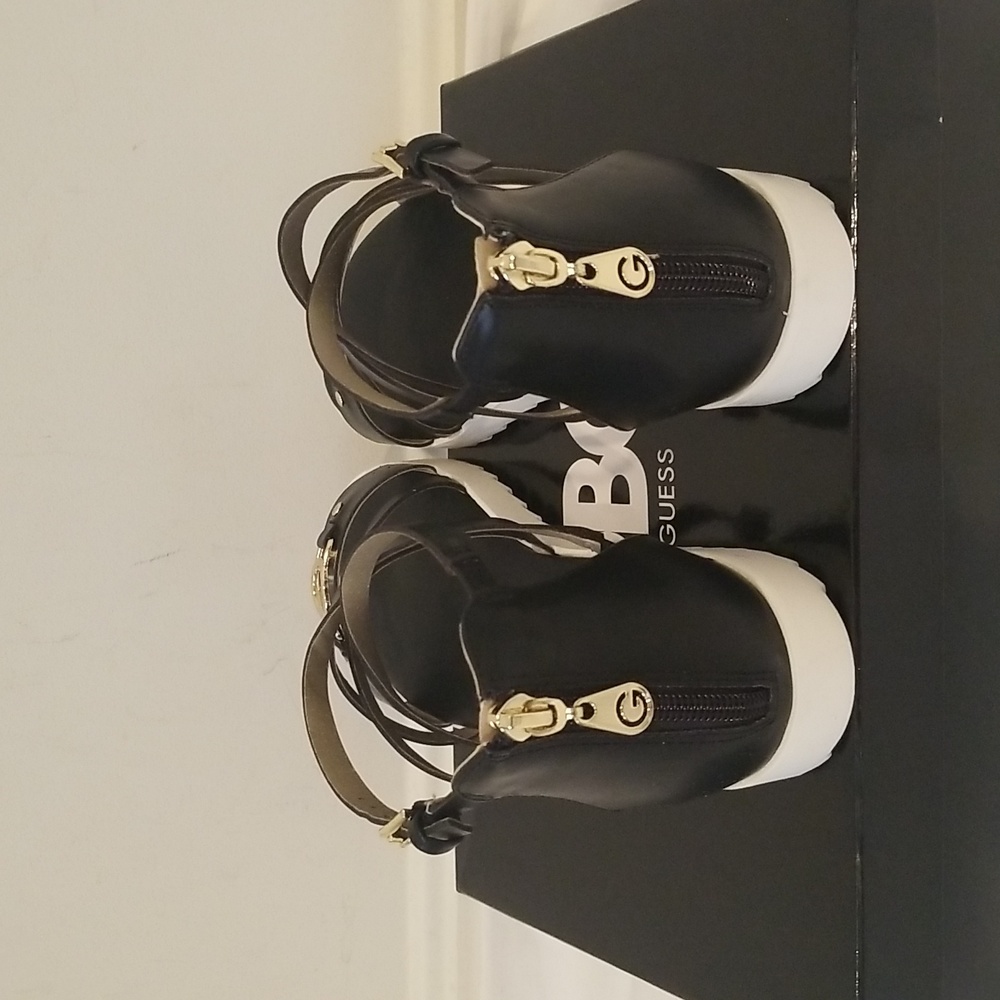 NWOT! GBG Guess Black Leather Gladiator Sandals - Picture 3 of 6